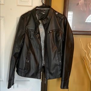 Black jacket fir on the inside